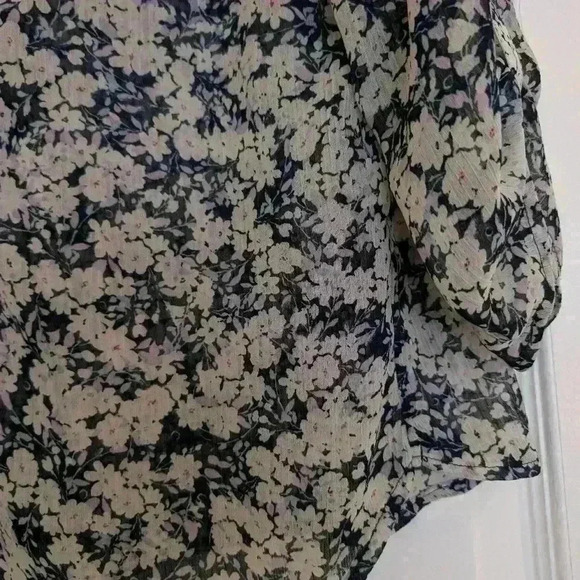 Dynamite size medium floral blouse  with ruffle - Picture 5 of 7